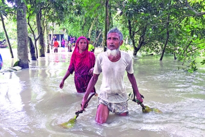 हसीना ने अधिकारियों से बाढ़ प्रभावित लोगों की मदद करने के लिए कहा