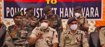 जम्मू-कश्मीर: 4 शीर्ष आतंकवादी कमांडर ढेर, रास्ता भटके 16 युवा पहुंचे घर