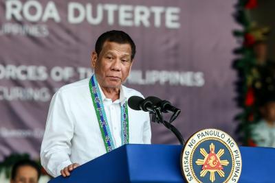 मास्क को पेट्रोल से साफ करें : फिलीपींस के राष्ट्रपति