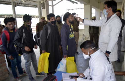 जम्मू-कश्मीर में कोरोना के 1,090 नए मामले, संक्रमितों की संख्या 77 हजार के पार