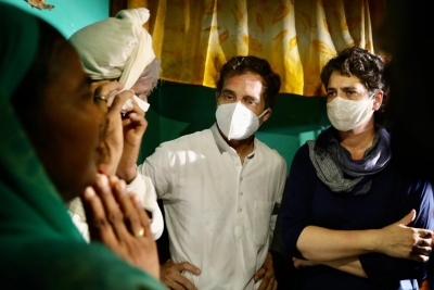 हाथरस के डीएम पर भी कार्रवाई चाहता है पीड़ित परिवार : राहुल गांधी (लीड-1)