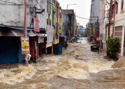 हैदराबाद में बाढ़ प्रभावित परिवारों को 10 हजार रुपये देने का ऐलान