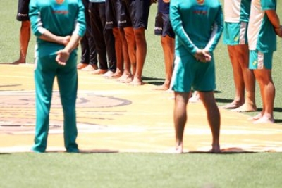 नस्लवाद के खिलाफ बेयरफुट सर्कल समारोह में शामिल हुए भारत, आस्ट्रेलियाई क्रिकेटर