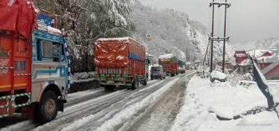 भूस्खलन की वजह से जम्मू-श्रीनगर राष्ट्रीय राजमार्ग बंद
