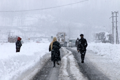 कश्मीर और लद्दाख में हल्की बर्फबारी, बारिश होने की संभावना