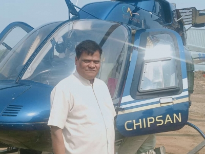 महाराष्ट्र के किसान-सह-बिल्डर ने व्यापारिक यात्रा के लिए हेलीकाप्टर खरीदा