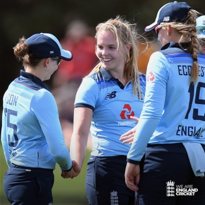 महिला क्रिकेट : ब्यूमोंट, नाइट के अर्धशतकों से इंग्लैंड ने न्यूजीलैंड को हराया (लीड-1)