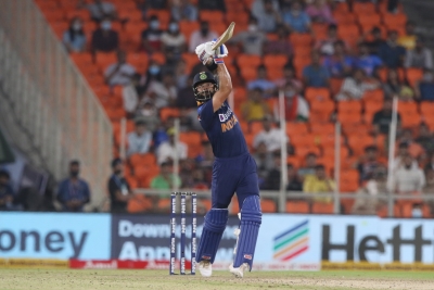 अहमदाबाद टी20 : डेब्यू मैच में चमके ईशान, भारत ने की सीरीज में 1-1 की बराबरी (लीड-2)