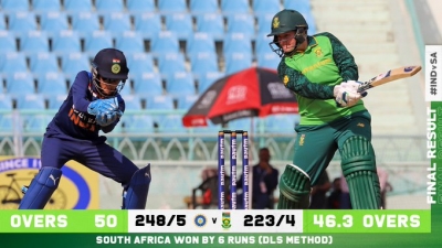 महिला क्रिकेट : द.अफ्रीका को डकवर्थ लुइस नियम के तहत 6 रनों से मिली जीत (लीड-2)