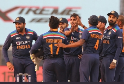 पुणे वनडे : भारत ने इंग्लैंड को 7 रन से हराकर सीरीज अपने नाम की