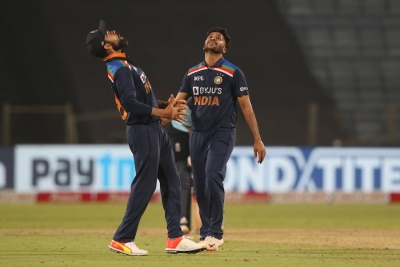 पुणे वनडे : भारत ने खेली जीत की होली, 2-1 से जीती सीरीज (राउंडअप)
