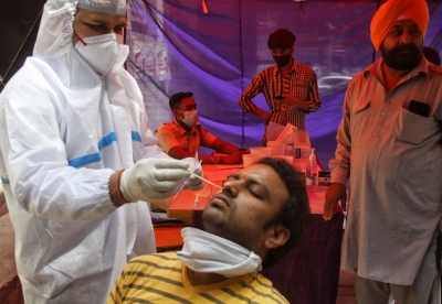 एक और गंभीर रिकॉर्ड, भारत में कोरोना के 3.32 लाख नए मामले और 2,263 मौतें