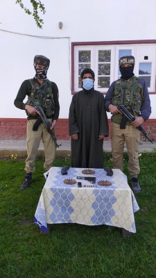 जम्मू-कश्मीर में हथियारों के साथ अल-बदर का आतंकवादी गिरफ्तार