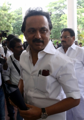 एग्जिट पोल : तमिलनाडु में डीएमके-कांग्रेस गठबंधन को स्पष्ट बहुमत मिलने के संकेत
