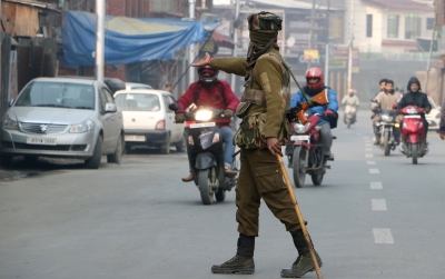 जम्मू-कश्मीर पुलिस का गैर-पेशेवर तरीके से पूछताछ करने वाला वीडियो वायरल