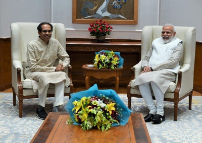 प्रधानमंत्री ने महाराष्ट्र के मुख्यमंत्री के कोविड प्रयासों की सराहना की