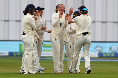 महिला क्रिकेट : भारत ने उतारा फोलोऑन, 6 रन से आगे (लंच रिपोर्ट)