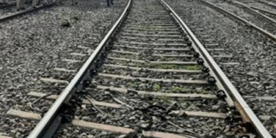 गलत ट्रेन में चढ़ने का हुआ अहसास, 5 लोग ट्रेन से कूदे, 1 की मौत