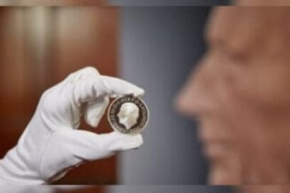 यूके ने किंग चार्ल्स III की विशेषता वाले नए सिक्कों का अनावरण किया!